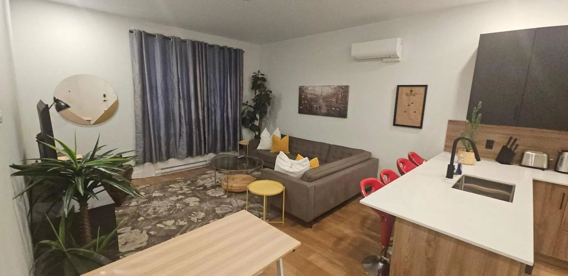 Downtown Gem, Perfect For Families & Groups, Ac, Unit 401 Canada